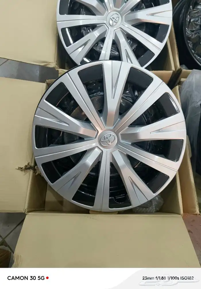 جنوط كامري حديد اصلي وكاله مع الطيس وصواميل 4