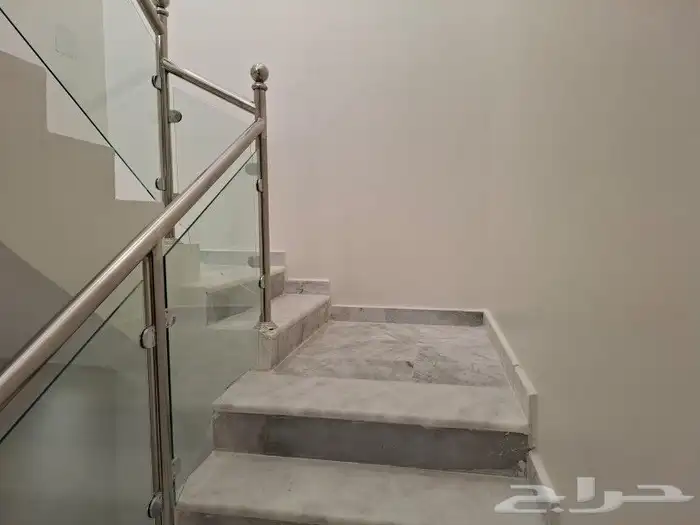 فيلا درج بالصاله مساحتها 200م زاويه شارعين 14