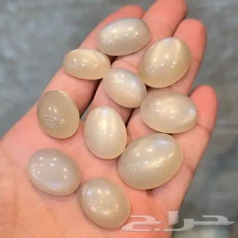 حجر القمر الطبيعي 0