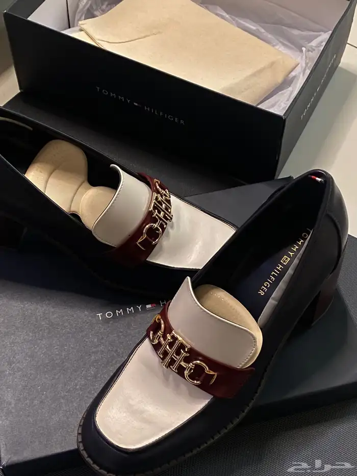 جزمة TOMMY HILFIGER سعر البيع 500 المقاس 9 5 بالأمريكي 1