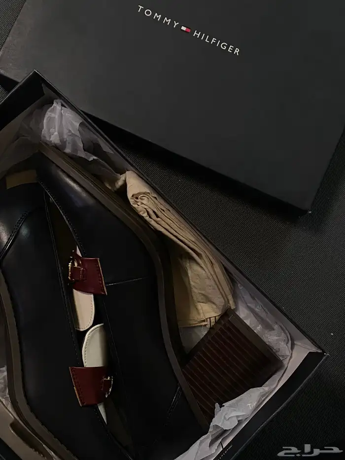 جزمة TOMMY HILFIGER سعر البيع 500 المقاس 9 5 بالأمريكي 6