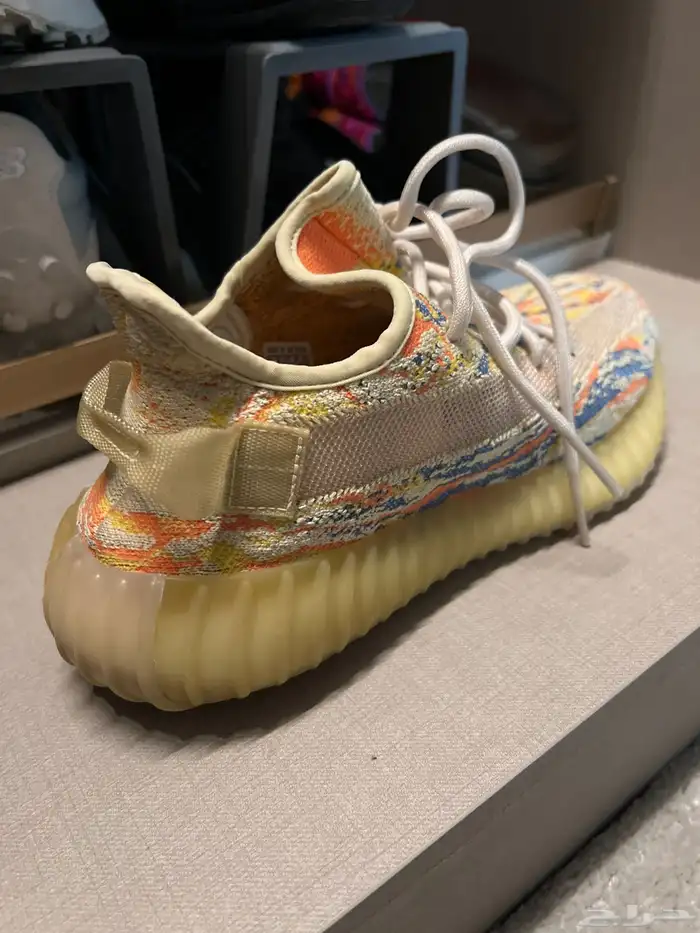 جزمه رجاليه يزي yezzy 1