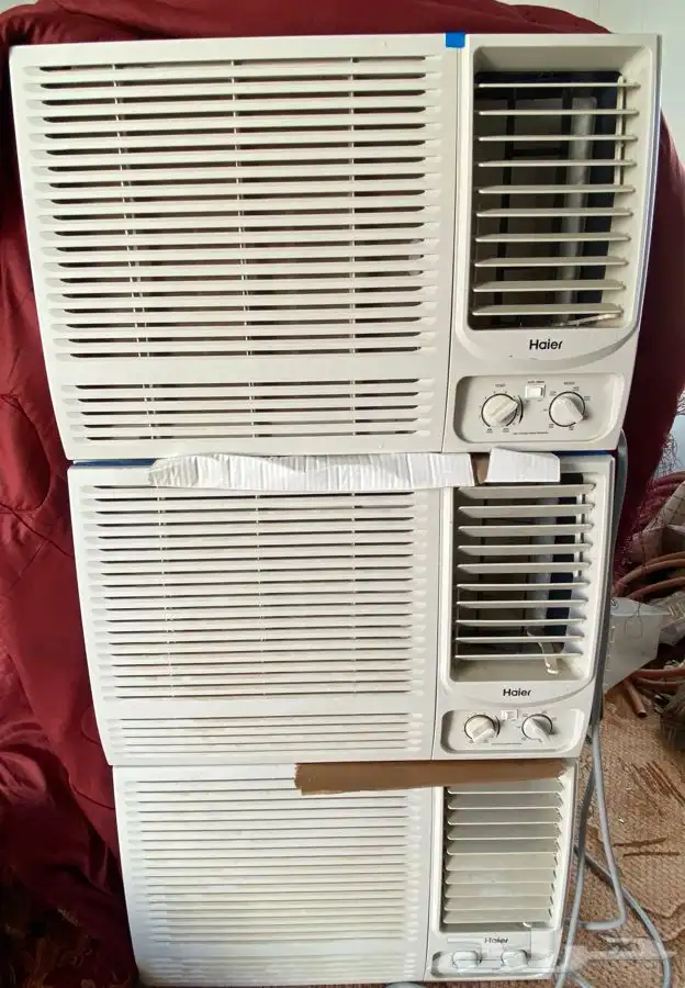 3 مكيفات شباك بارد للبيع استخدام فتره نظيفه ولا فيها شيء 0