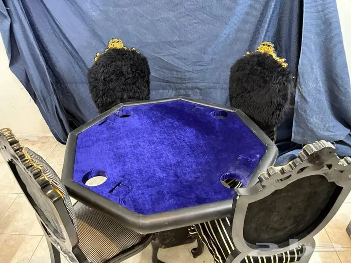 طاولة لعب مع كراسي 2