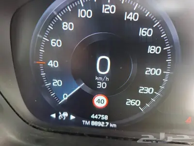 فولفو XC40 2022 دركسيون يمين وارد اليابان نظيفة جدا 11