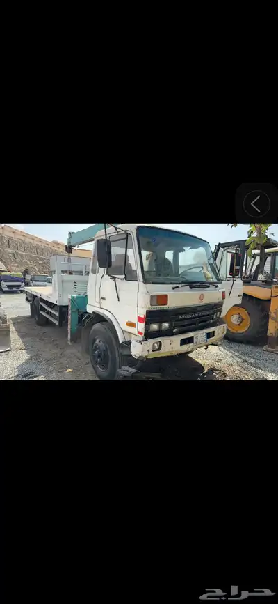 دينا نيسان 96 عليها ونش 5 طن نظيف ( البيع كامل ) 0