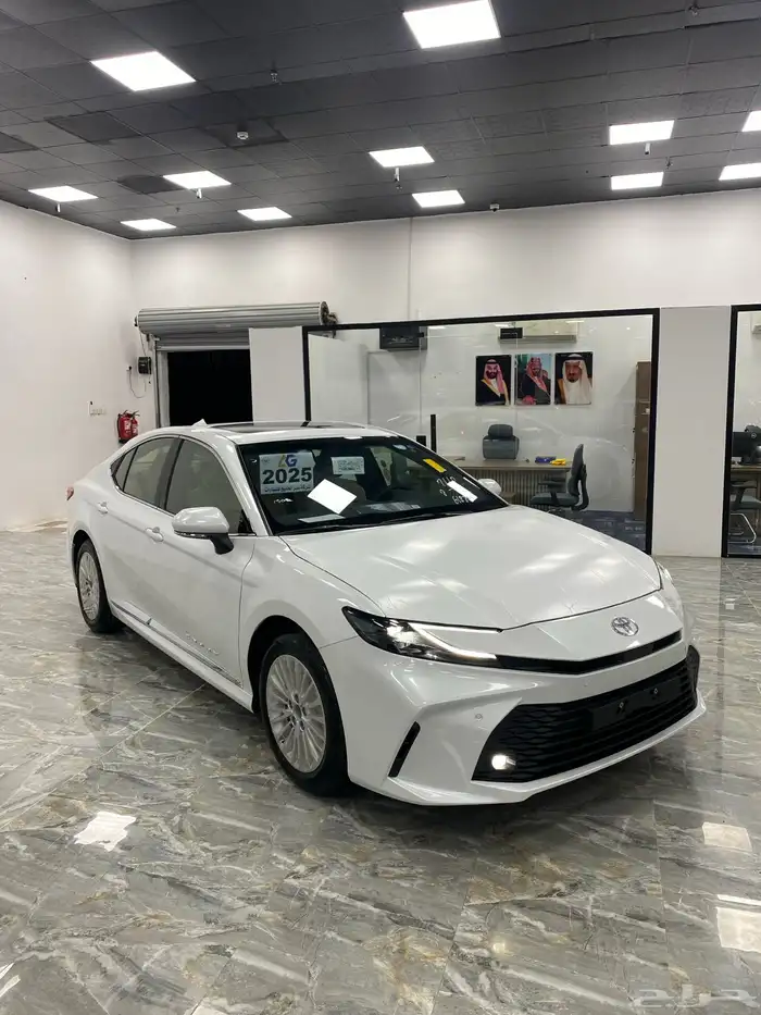 كامرى 2025 نص فل LE بنزين ابيض 1