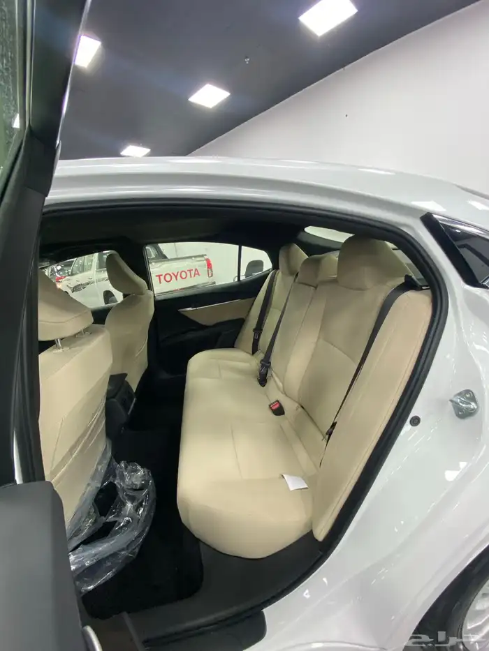 كامرى 2025 نص فل LE بنزين ابيض 5