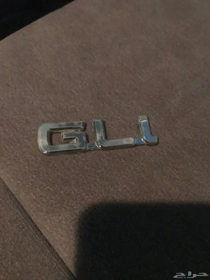 علامة باب شنطه كامري2002 اصلي ذهبي 3