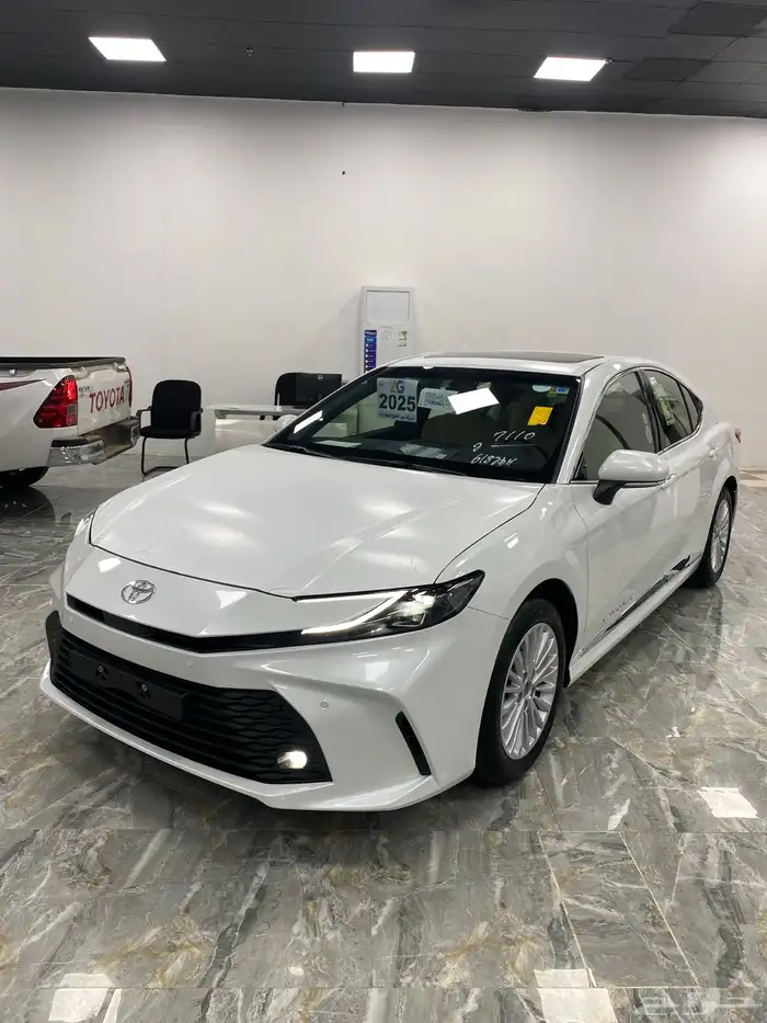 كامرى 2025 نص فل LE بنزين ابيض 2