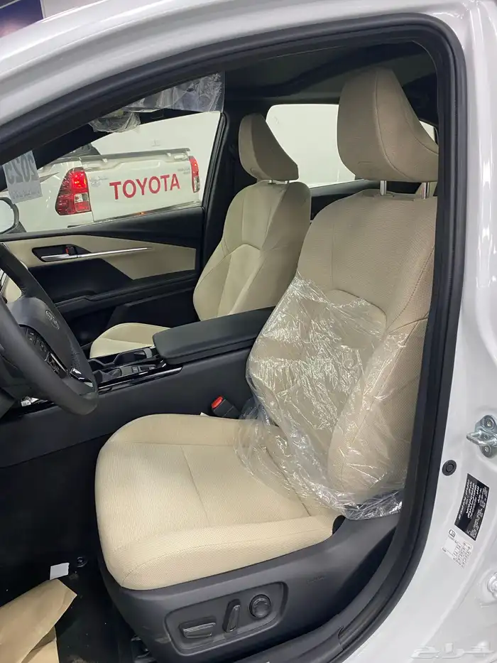 كامرى 2025 نص فل LE بنزين ابيض 6