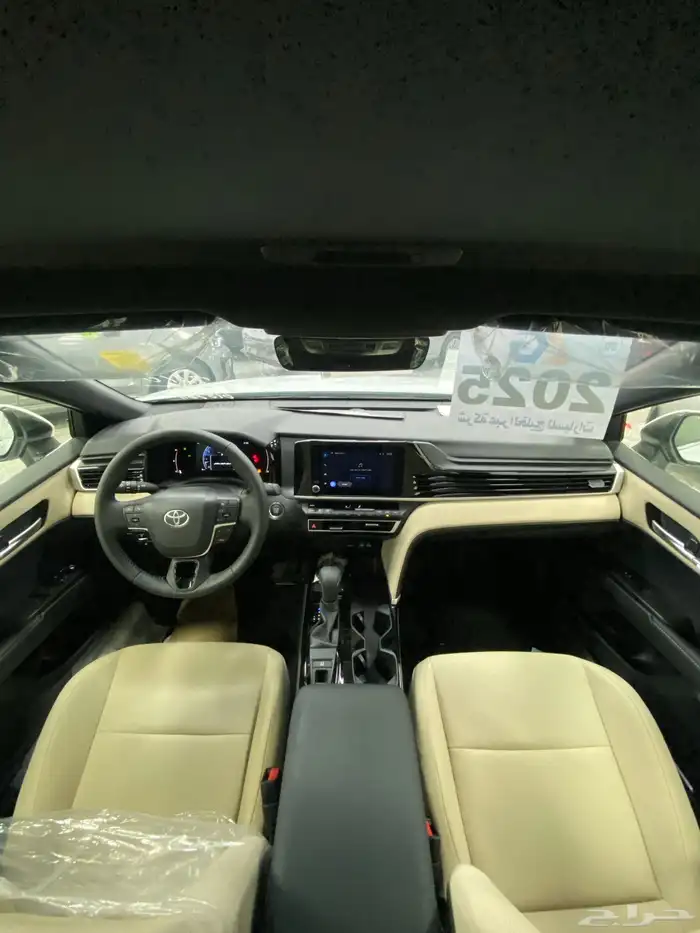 كامرى 2025 نص فل LE بنزين ابيض 11