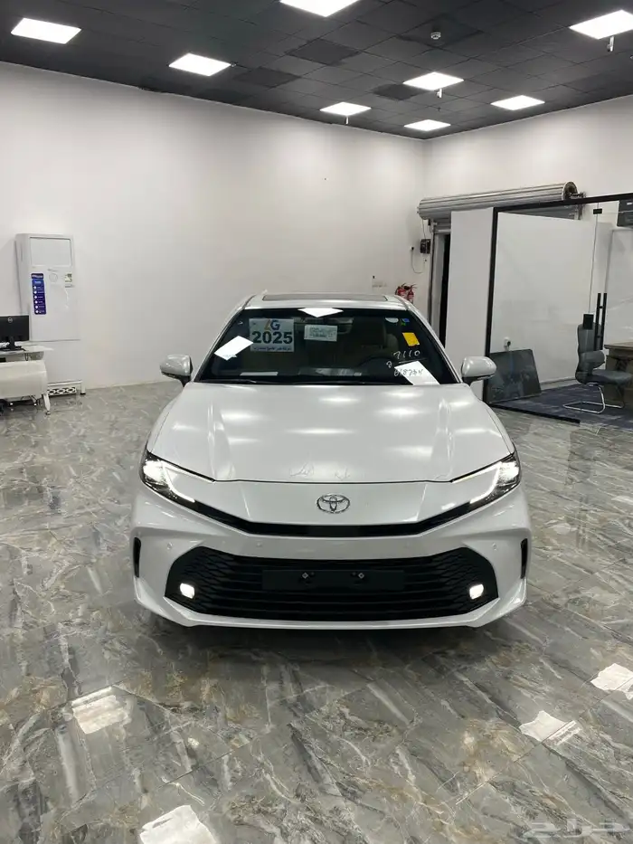 كامرى 2025 نص فل LE بنزين ابيض 0