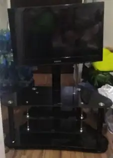 شاشة سامسونج مع طاولة تلفزيون ستاند جديد samsung tv screen 0