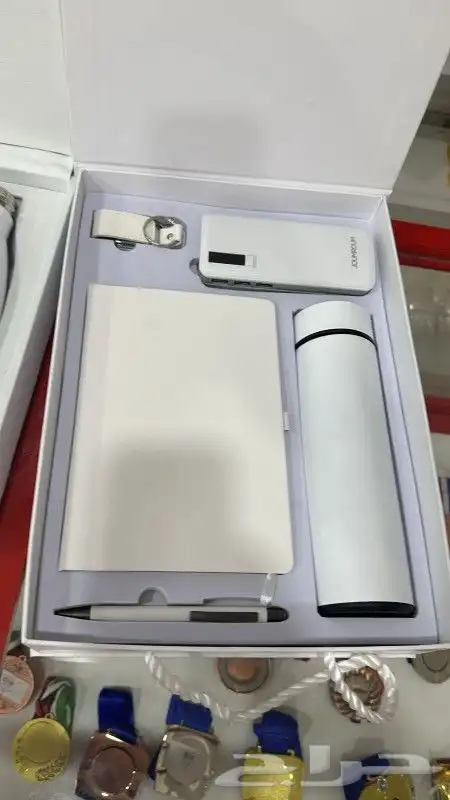 طباعة بوكسات واستيكر واكواب وتقاويم مكتبيه وحائطية 3