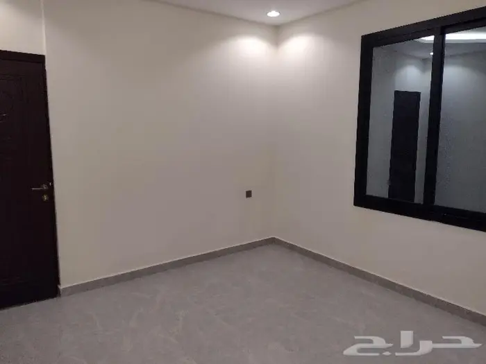 شقة للأيجار حي الريان 3 غرف 3 دورات مياة صالة ومطبخ جديدة 2