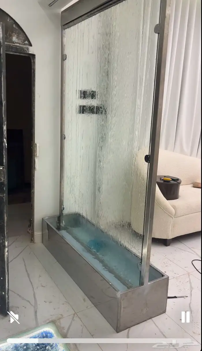 شلال زجاج متنقل 0