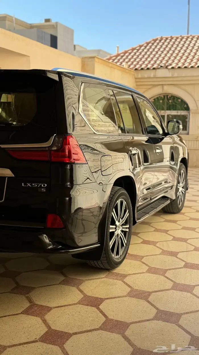 مباع لكزس LX 2021 فل كامل بحالة الوكالة 5