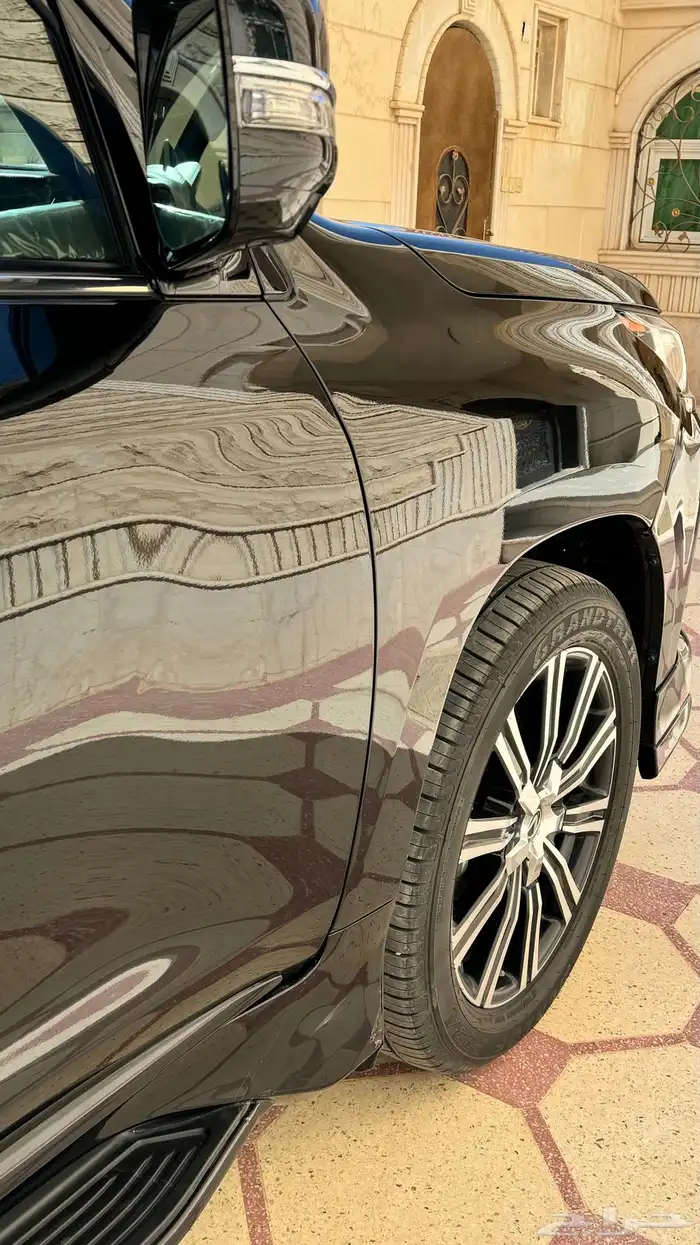 مباع لكزس LX 2021 فل كامل بحالة الوكالة 13