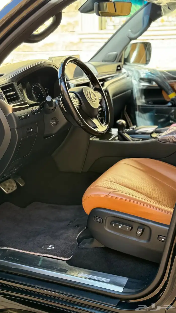 مباع لكزس LX 2021 فل كامل بحالة الوكالة 18