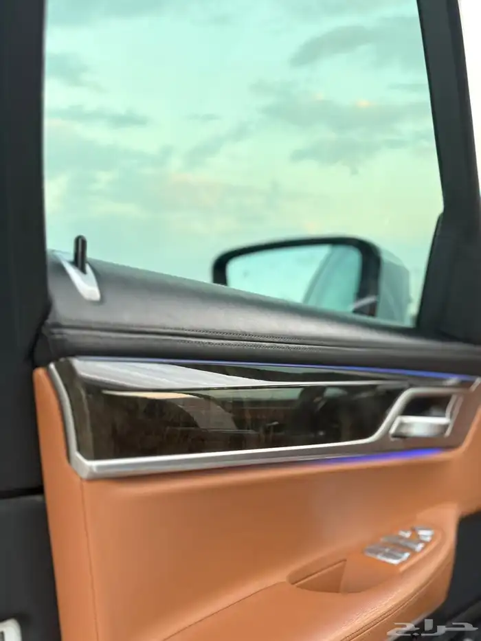 بي ام دبليو 730Li 2019 مخزن 16