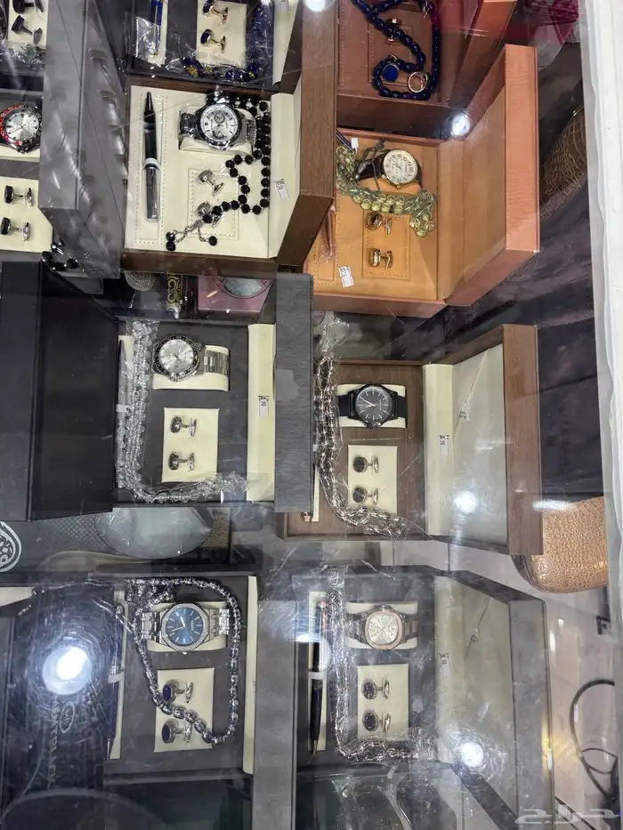 سبح و اطقم و محافظ وساعات و جنابي بمحل الفارس الشهم 12