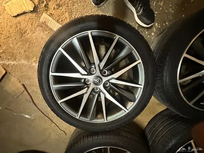 جنوط كامري اصلي 2023 مقاس 18 مع كفرات 12