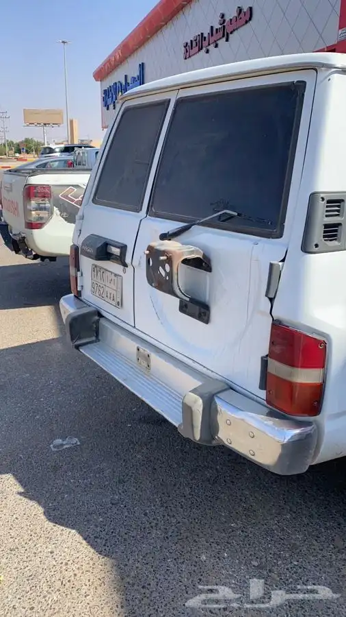 للبيع جيب نيسان 92 4