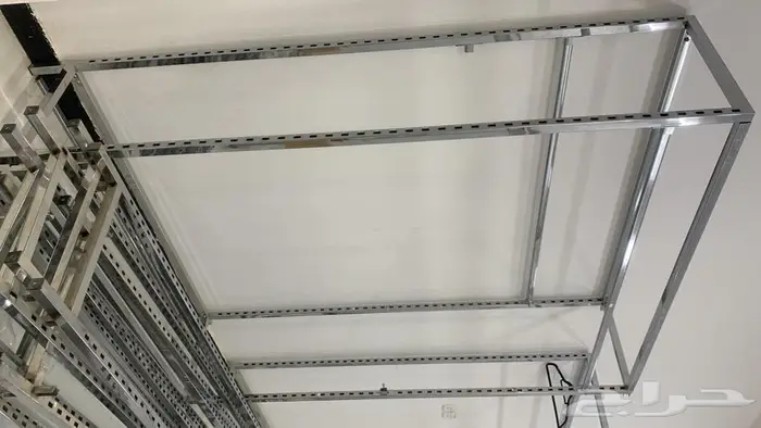 طاولات باترينه وتعليقات حديد سانستيل 2