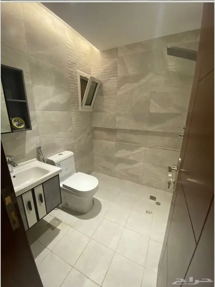 شقة 5 غرف امامية شقتين في الدور للبيع مساحة كبيرة 5