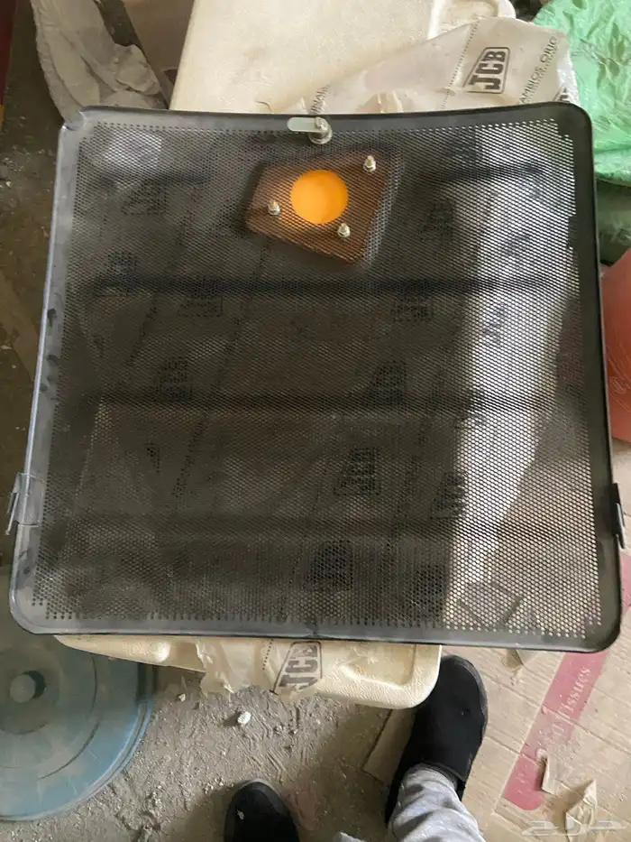 شبك جديد امامي حفار جي سي بي JCBموديل 2004 1