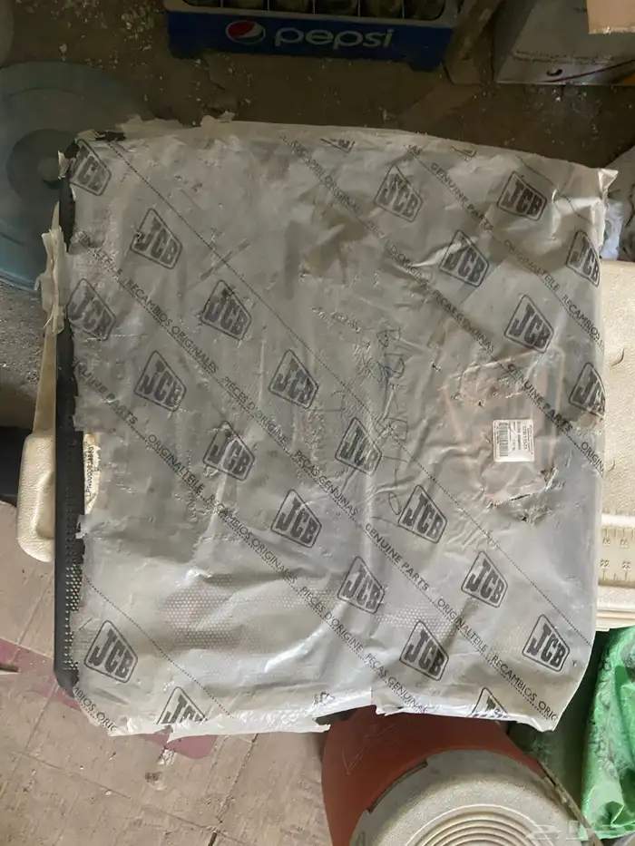 شبك جديد امامي حفار جي سي بي JCBموديل 2004 3