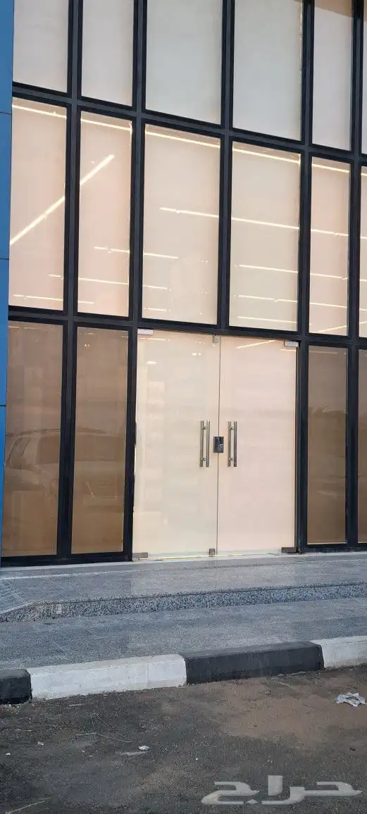 حروف بارزه (400ر.ي) استيكرات (50ر.ي) بنرات فلكس مع الحديد (6 2