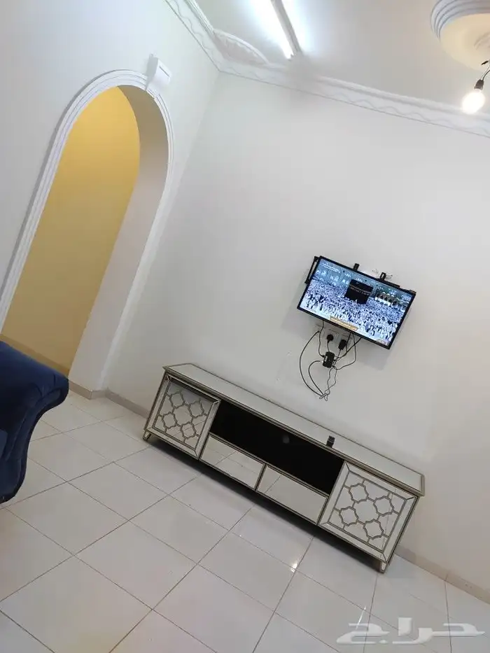 شقه لايجار مؤثثه من غرفه وصاله ومطبخ وحمام وحوش مخطط للسلام 4