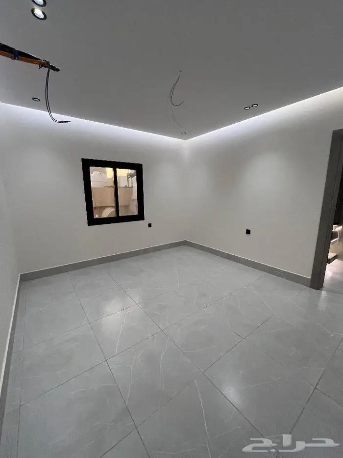 تملك شقة سكنية بتصميم عصري. 12