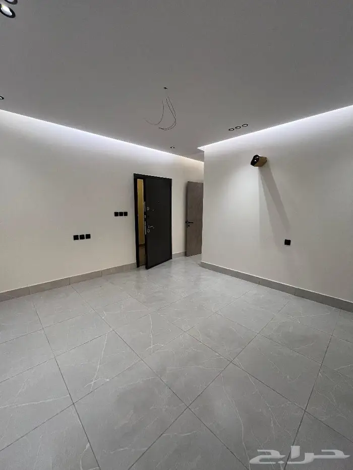 تملك شقة سكنية بتصميم عصري. 10