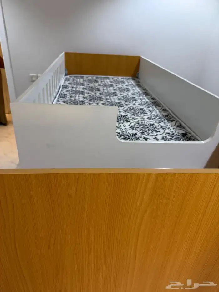 سرير أطفال 0