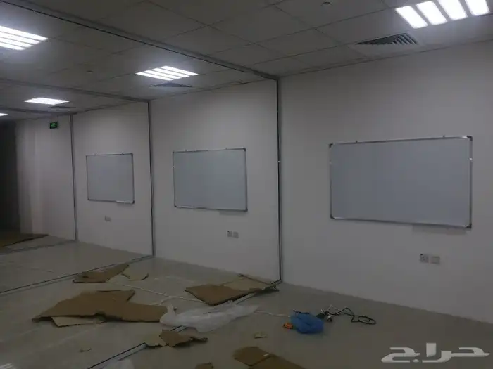 سبورات مدرسيه وطاولات مدرسيه وطاولات وكراسي ولوحات اعلانات و 3