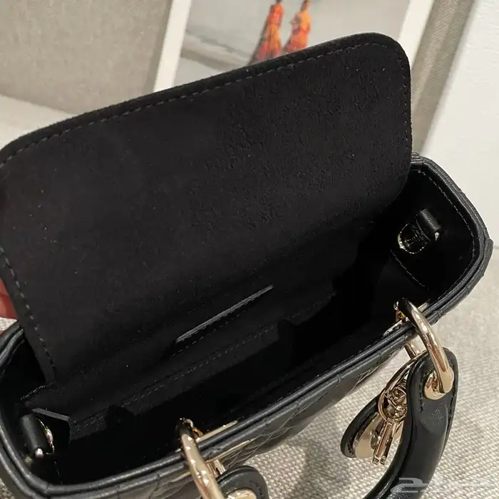 شنطه Christian Dior جلد طبيعي 8