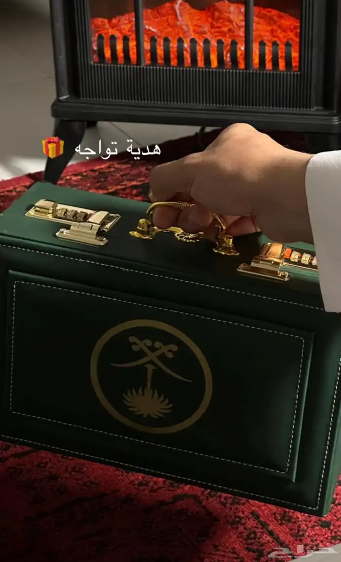 نصف كيلو تايقر و شنطة جلد اهداء عرض 1