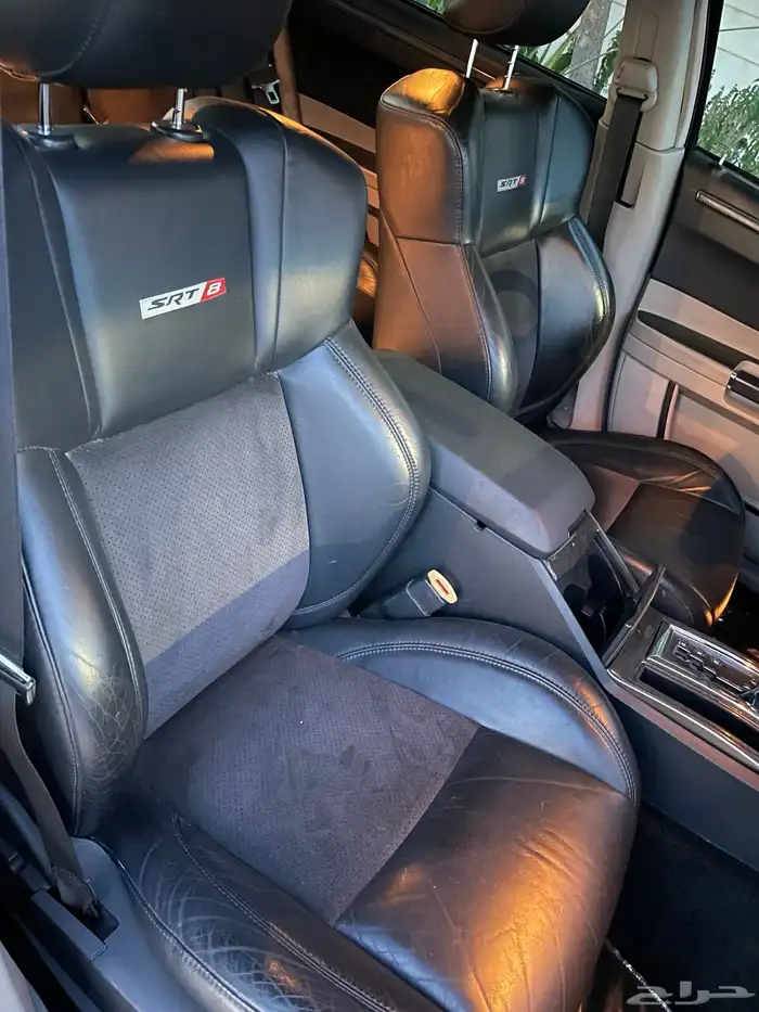مقاعد مراتب كرايزلر 300c SRT8 7
