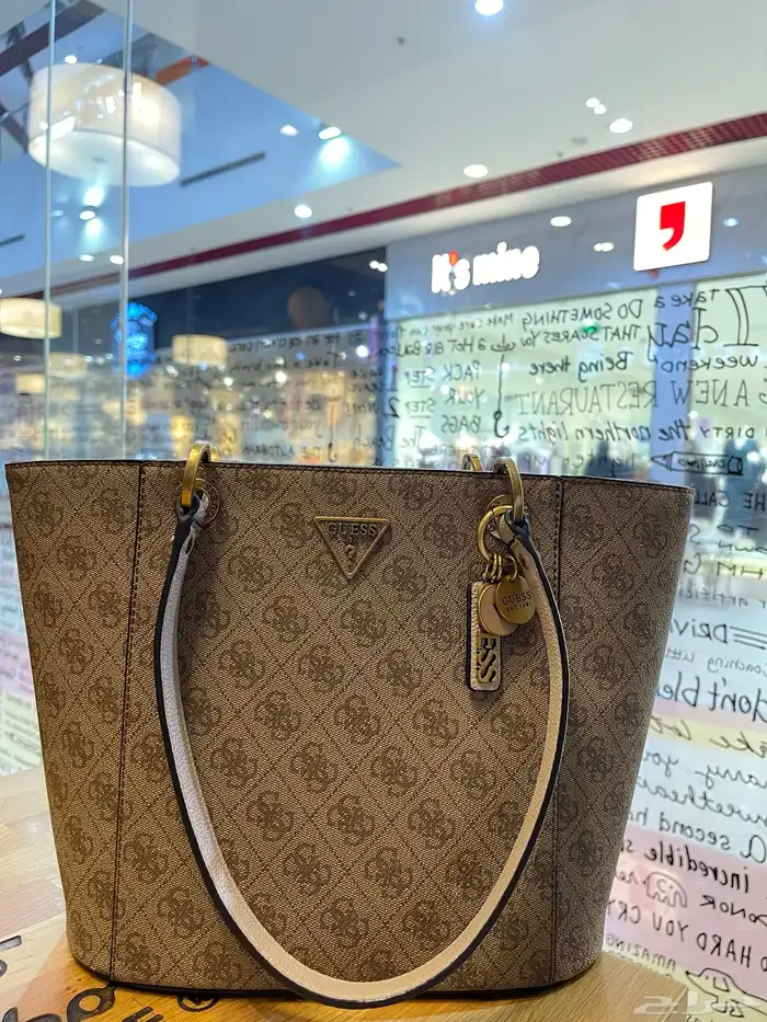 شنطة ماركة جيس أصلية ونظيفه 1
