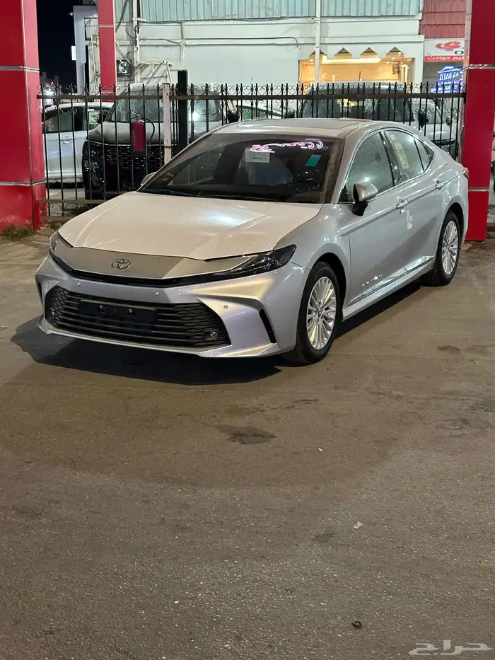 كامري 2025 LE بنزين لدى معرض سامي القعدي 9