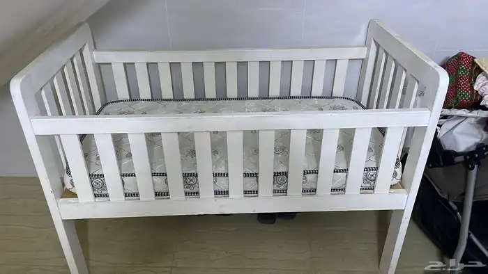 سرير اطفال شبه جديد مع المرتبه طبيه 0