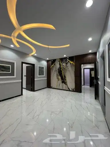 شقه 5غرف موقع ممتاز احدث الديكورات والتشطبات 0