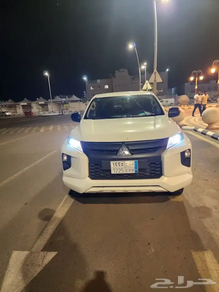ميتسوبيشي دبل L200 على الشرط 1