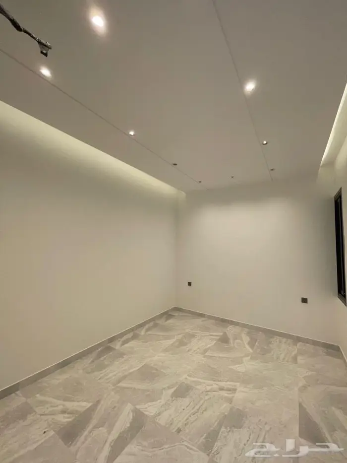 شقه ارضية بحوش وسيع موقع مميز شغل vip 6