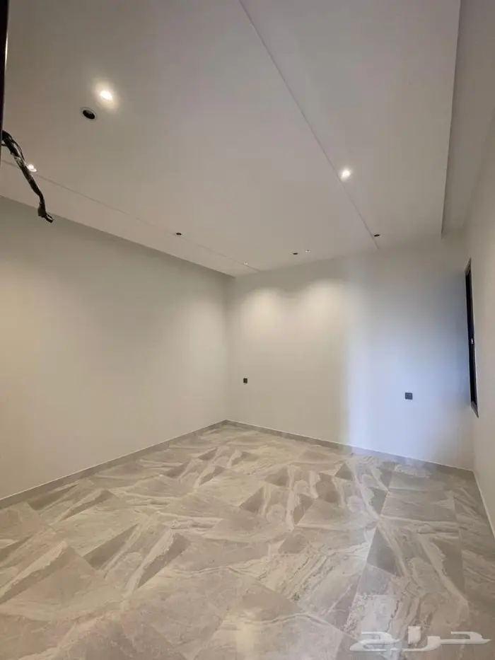 شقه ارضية بحوش وسيع موقع مميز شغل vip 8