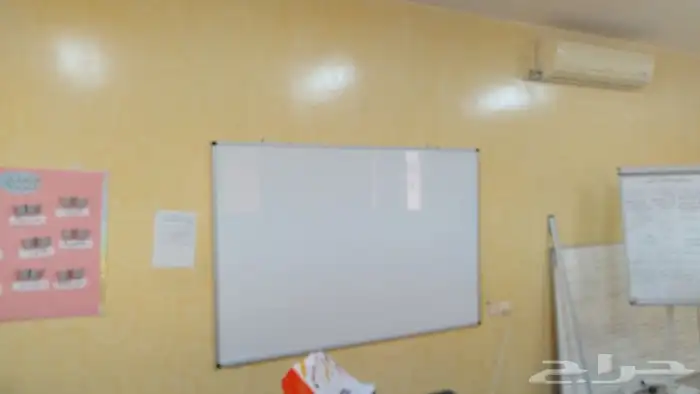 سبورات مدرسيه وطاولات مدرسيه وطاولات وكراسي ولوحات اعلانات و 1