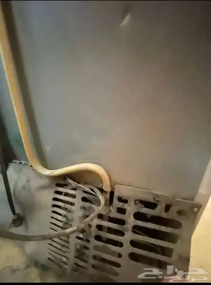 لأصحاب البيوت الشعبية ومحبي التراث ثلاجة قديمة عطلانة 3